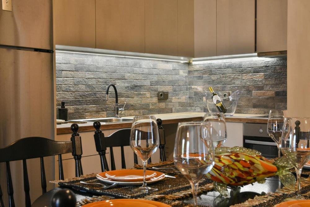 Pepromeno Luxury Apartment In The City Center Kalamata Bagian luar foto